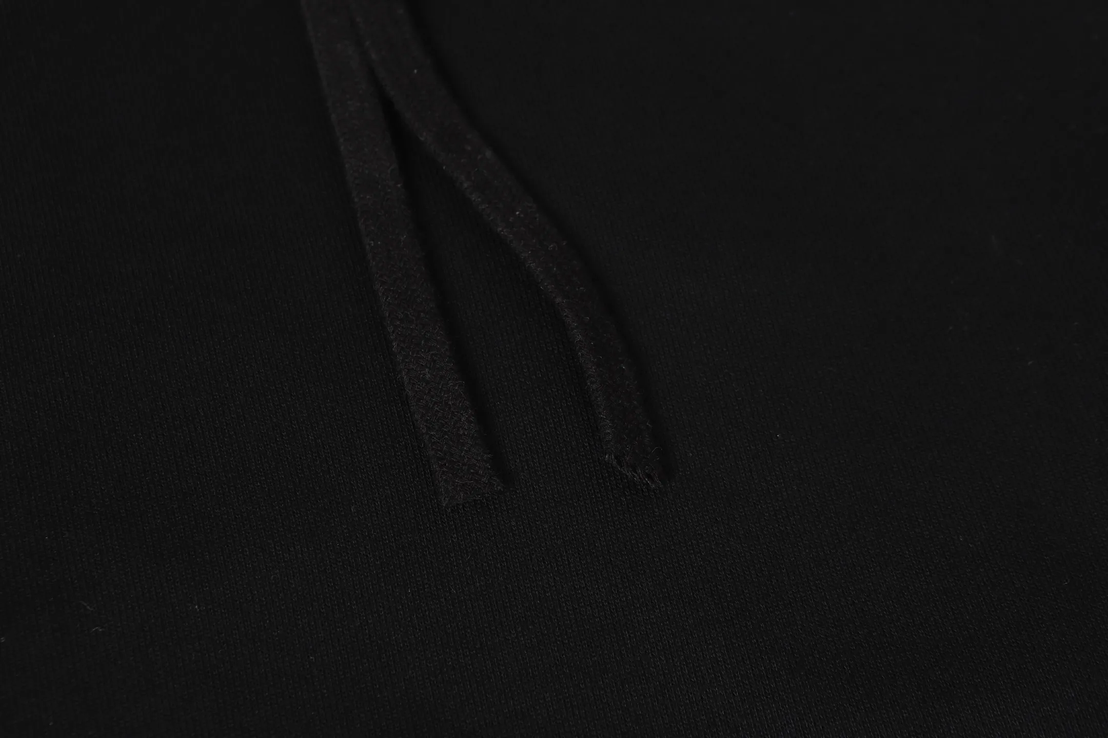 P230 Cross-border model, please do not place an order if you are pursuing quality - Chrome Hearts/Chrome Hearts basic horseshoe Sanskrit printed hooded sweatshirt - High weight, high density and high quality. The wool is soft, delicate and skin-friendly. Soft and silky to the touch. Excellent warmth and skin-friendly properties. - Custom-woven and custom-dyed, no color difference. No matter the fabric or workmanship details, it beats the ordinary version on the market. - Hardware zipper accessories are all customized, full of details - Color: black white - Size: S M L XL